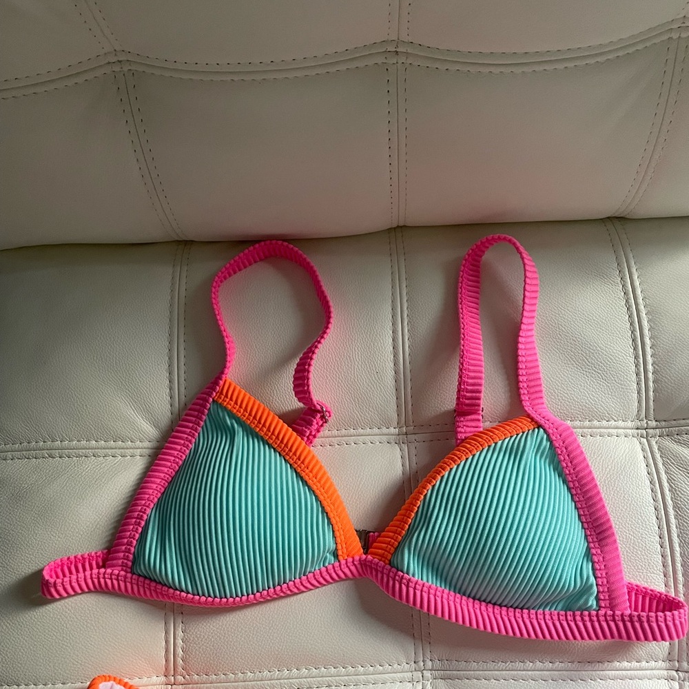Shein-Triangle Bikini Swimsuit - Picture 2 of 4